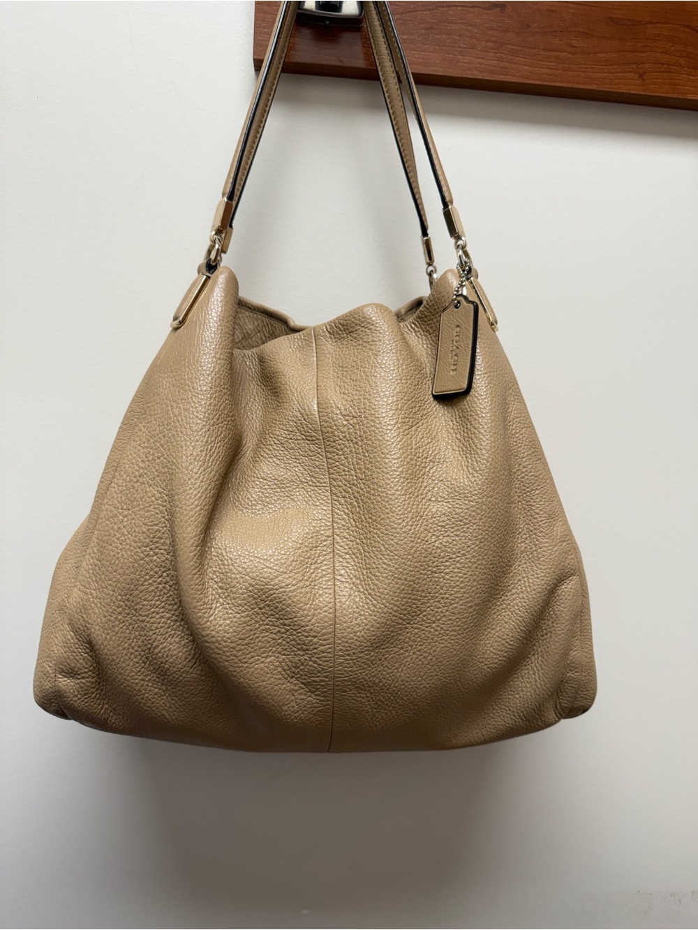 COACH F34495 Madison Phoebe Shoulder Bag Pebbled Leather Beige/Tan EUC